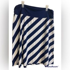 Faded Glory navy blue and white skirt. Size 16-18
